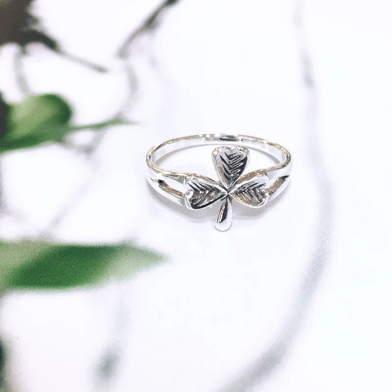 Women’s artistic rings-Engraved Shamrock Ring